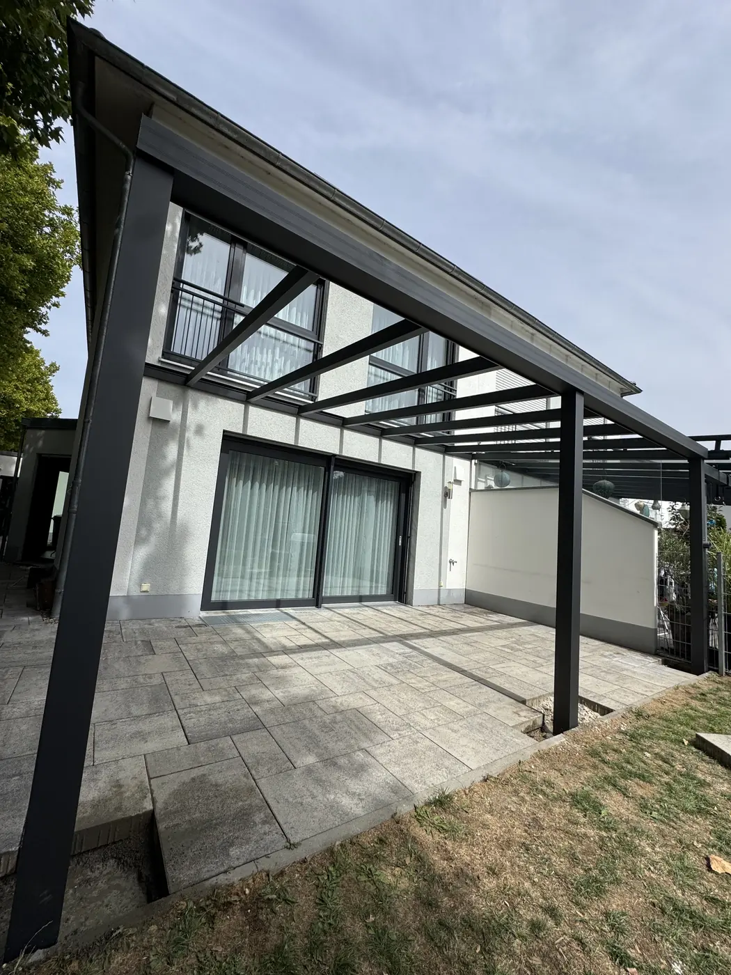 Terrassenüberdachung Anthrazit mit Schiebetüren