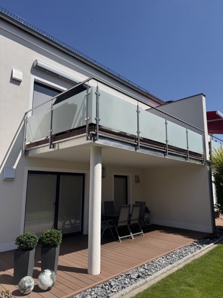 Offene Terrasse vor dem Glasausbau